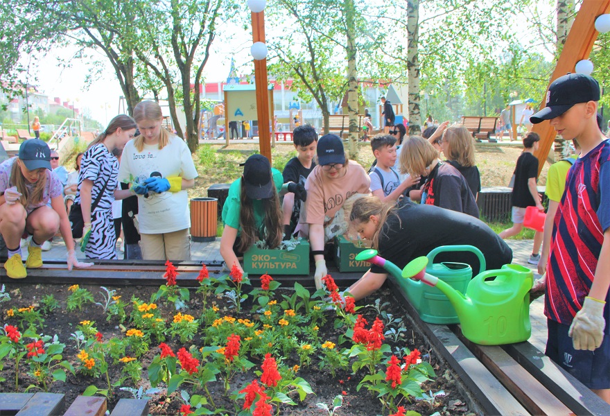 Фото - В Качканаре цветочный принт по-прежнему в тренде